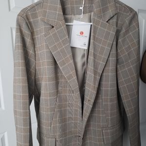 Never worn Plaid Blazer suit (new) size L